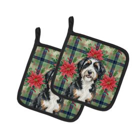 Berndoodle Christmas PoinsettIas Pair of Pot Holders Pair 7.5x7.5 Quilted Insulated Hot Pads Decorative Kitchen Gift Made in USA